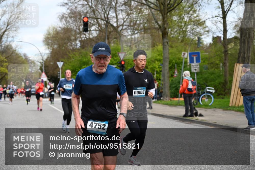 12.04.2026 - 45. Internationalen Wilhelmsburger Insellauf J. Mangold http://msf.ph/oto/9515821 12.04.2026 13:16:34 Ziel 3245, 4849, 3195, 5275, 5269, 4820, 4926, 3656, 4312, 5404, 3704, 3846, 2316, 2316, 5487, 3040, 4752, 3886, 3097, 2942, 3575, 2670, 3061 meine-sportfotos.de