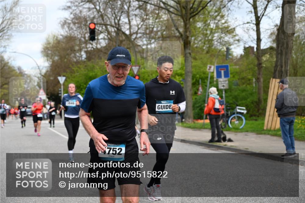 12.04.2026 - 45. Internationalen Wilhelmsburger Insellauf J. Mangold http://msf.ph/oto/9515822 12.04.2026 13:16:34 Ziel 3245, 4849, 3195, 5275, 5269, 4820, 4926, 3656, 4312, 5404, 3704, 3846, 2316, 2316, 5487, 3040, 4752, 3886, 3097, 2942, 3575, 2670, 3061 meine-sportfotos.de