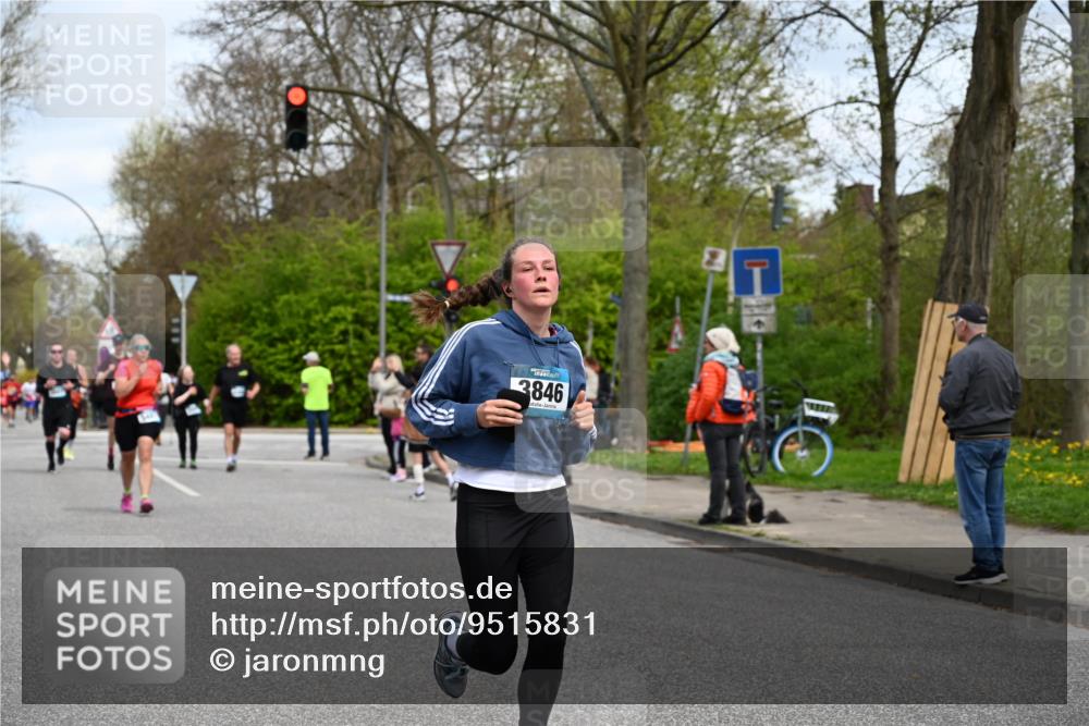 12.04.2026 - 45. Internationalen Wilhelmsburger Insellauf J. Mangold http://msf.ph/oto/9515831 12.04.2026 13:16:36 Ziel 3195, 5275, 5269, 4820, 4926, 3656, 4312, 5404, 3704, 3846, 2316, 5487, 3040, 4752, 3886, 3097, 2942, 3097, 2942, 3575, 2670, 3061, 3281, 4315 meine-sportfotos.de