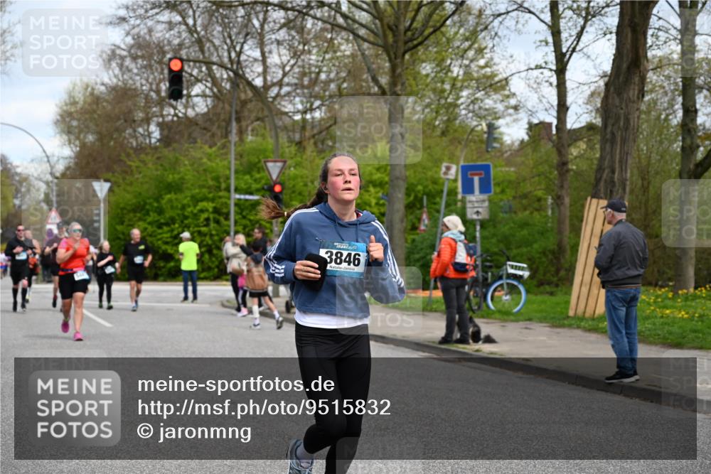 12.04.2026 - 45. Internationalen Wilhelmsburger Insellauf J. Mangold http://msf.ph/oto/9515832 12.04.2026 13:16:36 Ziel 3195, 5275, 5269, 4820, 4926, 3656, 4312, 5404, 3704, 3846, 2316, 5487, 3040, 4752, 3886, 3097, 2942, 3097, 2942, 3575, 2670, 3061, 3281, 4315 meine-sportfotos.de