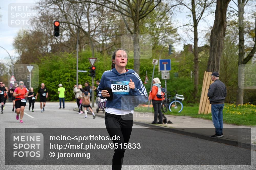 12.04.2026 - 45. Internationalen Wilhelmsburger Insellauf J. Mangold http://msf.ph/oto/9515833 12.04.2026 13:16:36 Ziel 3195, 5275, 5269, 4820, 4926, 3656, 4312, 5404, 3704, 3846, 2316, 5487, 3040, 4752, 3886, 3097, 2942, 3097, 2942, 3575, 2670, 3061, 3281, 4315 meine-sportfotos.de