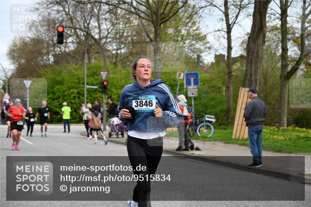 12.04.2026 - 45. Internationalen Wilhelmsburger Insellauf J. Mangold http://msf.ph/oto/9515834 12.04.2026 13:16:36 Ziel 3195, 5275, 5269, 4820, 4926, 3656, 4312, 5404, 3704, 3846, 2316, 5487, 3040, 4752, 3886, 3097, 2942, 3097, 2942, 3575, 2670, 3061, 3281, 4315 meine-sportfotos.de