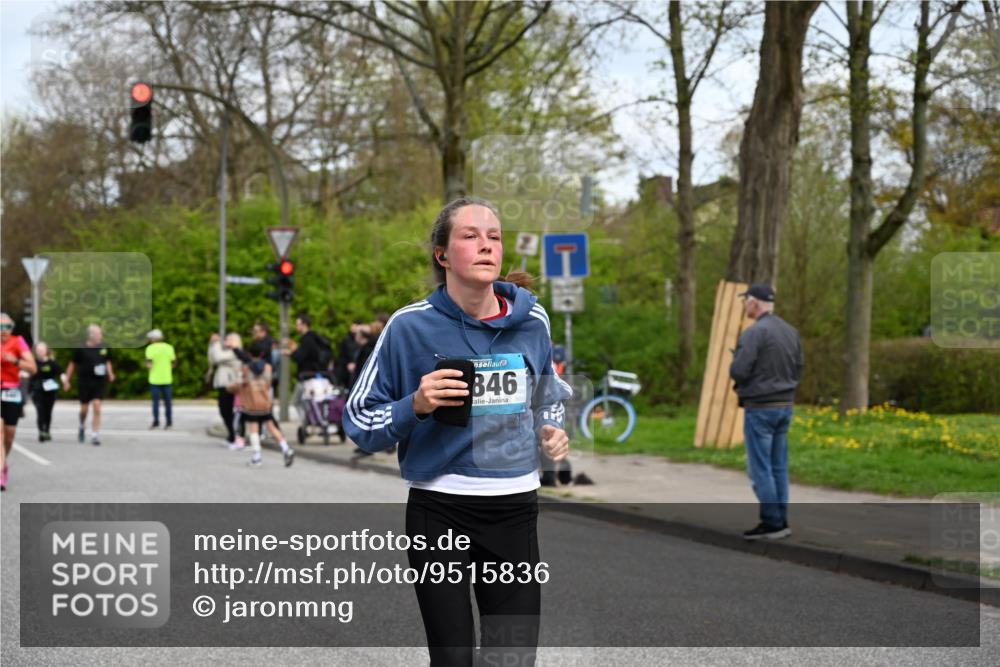 12.04.2026 - 45. Internationalen Wilhelmsburger Insellauf J. Mangold http://msf.ph/oto/9515836 12.04.2026 13:16:36 Ziel 3195, 5275, 5269, 4820, 4926, 3656, 4312, 5404, 3704, 3846, 2316, 5487, 3040, 4752, 3886, 3097, 2942, 3097, 2942, 3575, 2670, 3061, 3281, 4315 meine-sportfotos.de