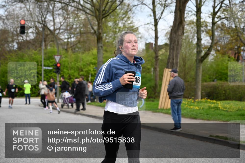 12.04.2026 - 45. Internationalen Wilhelmsburger Insellauf J. Mangold http://msf.ph/oto/9515838 12.04.2026 13:16:37 Ziel 3195, 5275, 5269, 4820, 4926, 3656, 4312, 5404, 3704, 3846, 2316, 5487, 3040, 4752, 3886, 3097, 2942, 3575, 2670, 3061, 3281, 4315, 4867 meine-sportfotos.de