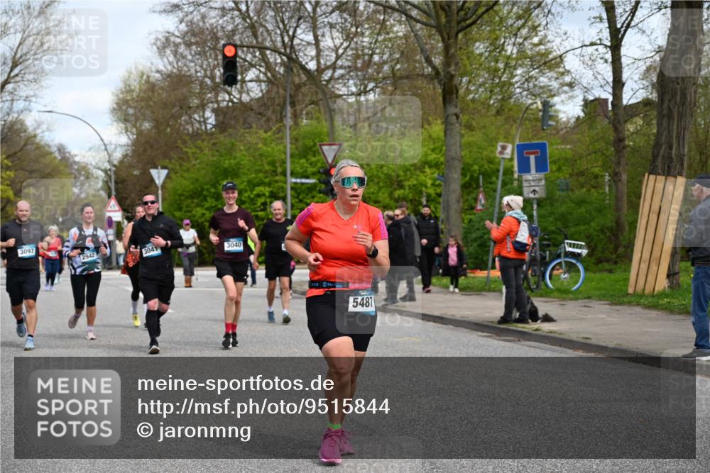 12.04.2026 - 45. Internationalen Wilhelmsburger Insellauf J. Mangold http://msf.ph/oto/9515844 12.04.2026 13:16:41 Ziel 3656, 4312, 5404, 3704, 3846, 2316, 5487, 3040, 4752, 3886, 3097, 2942, 3575, 2670, 3061, 3281, 4315, 4867, 4868, 4130, 4129, 2609, 2610, 2571 meine-sportfotos.de