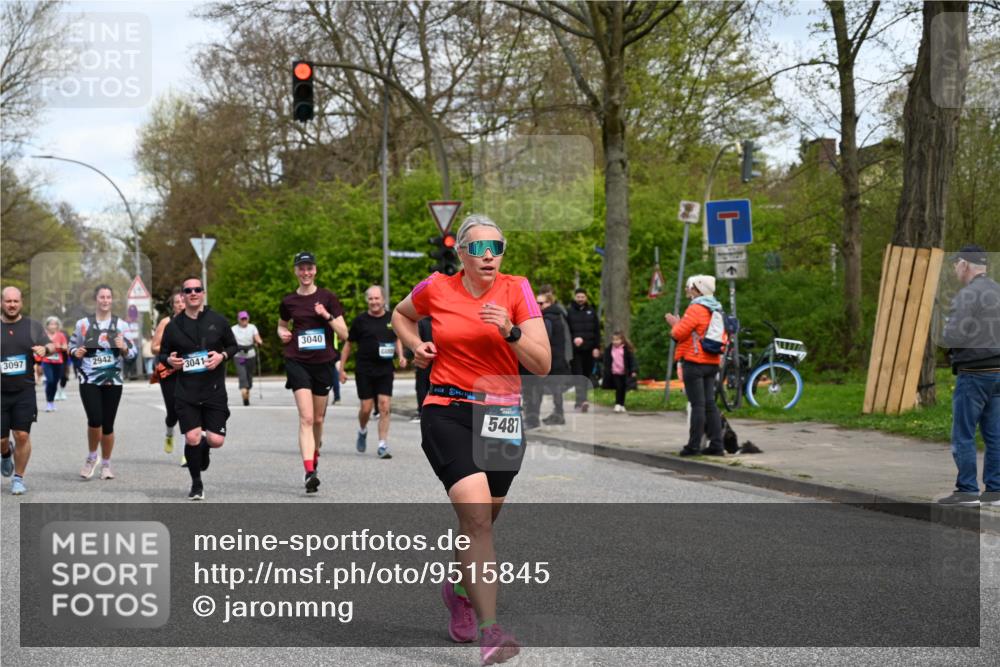 12.04.2026 - 45. Internationalen Wilhelmsburger Insellauf J. Mangold http://msf.ph/oto/9515845 12.04.2026 13:16:41 Ziel 3656, 4312, 5404, 3704, 3846, 2316, 5487, 3040, 4752, 3886, 3097, 2942, 3575, 2670, 3061, 3281, 4315, 4867, 4868, 4130, 4129, 2609, 2610, 2571 meine-sportfotos.de