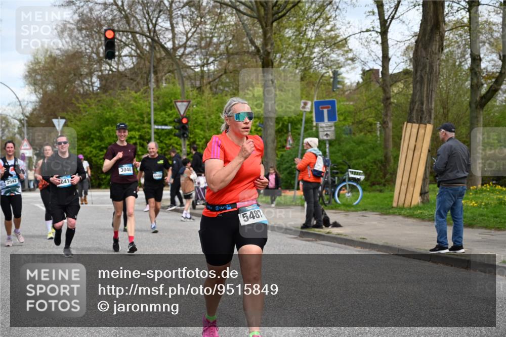 12.04.2026 - 45. Internationalen Wilhelmsburger Insellauf J. Mangold http://msf.ph/oto/9515849 12.04.2026 13:16:41 Ziel 3656, 4312, 5404, 3704, 3846, 2316, 5487, 3040, 4752, 3886, 3097, 2942, 3575, 2670, 3061, 3281, 4315, 4867, 4868, 4130, 4129, 2609, 2610, 2571 meine-sportfotos.de