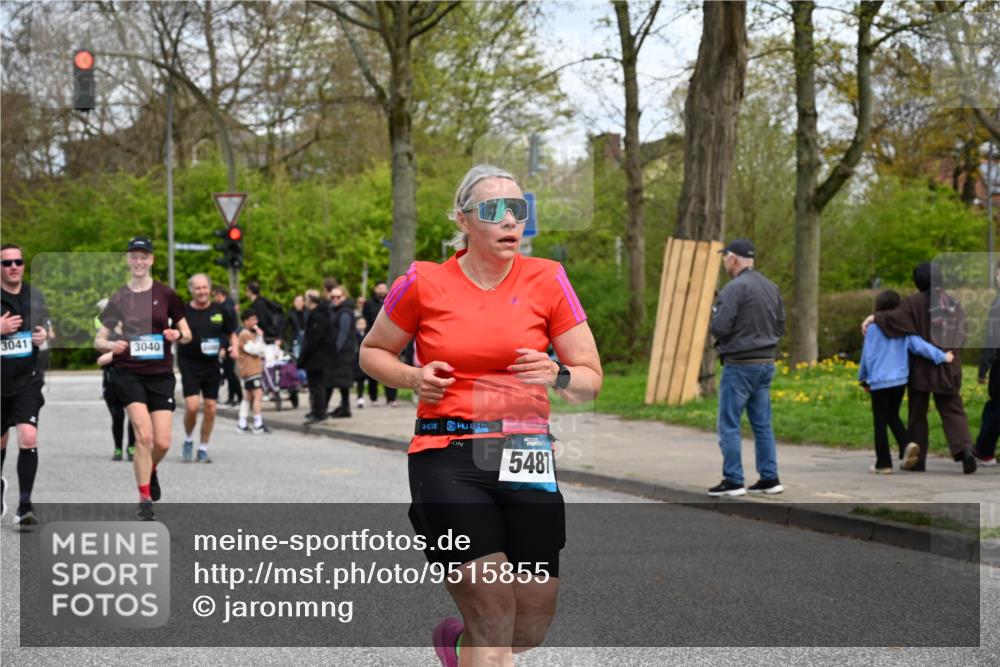12.04.2026 - 45. Internationalen Wilhelmsburger Insellauf J. Mangold http://msf.ph/oto/9515855 12.04.2026 13:16:41 Ziel 3656, 4312, 5404, 3704, 3846, 2316, 5487, 3040, 4752, 3886, 3097, 2942, 3575, 2670, 3061, 3281, 4315, 4867, 4868, 4130, 4129, 2609, 2610, 2571 meine-sportfotos.de