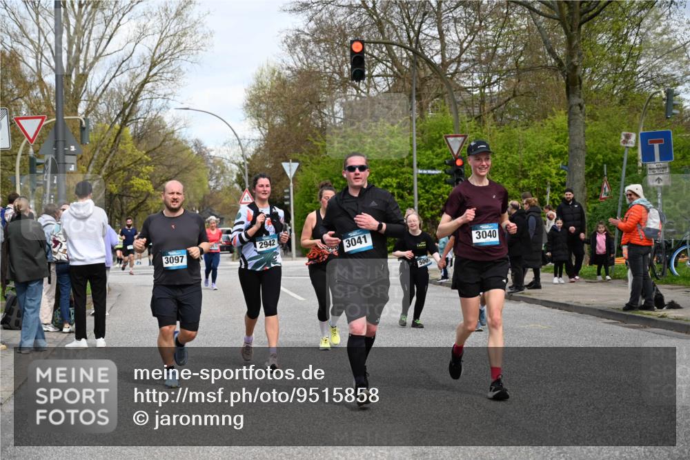 12.04.2026 - 45. Internationalen Wilhelmsburger Insellauf J. Mangold http://msf.ph/oto/9515858 12.04.2026 13:16:42 Ziel 3656, 4312, 5404, 3704, 3846, 2316, 5487, 5487, 3040, 4752, 3886, 3097, 2942, 3575, 2670, 3061, 3281, 4315, 4867, 4868, 4130, 4129, 2609, 2610, 2571, 5001 meine-sportfotos.de