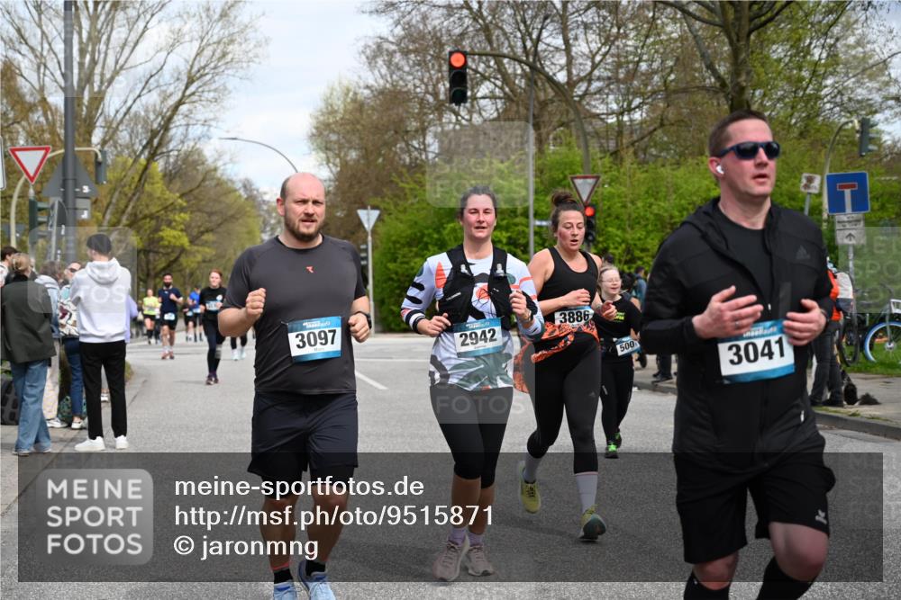 12.04.2026 - 45. Internationalen Wilhelmsburger Insellauf J. Mangold http://msf.ph/oto/9515871 12.04.2026 13:16:44 Ziel 3656, 4312, 5404, 3704, 3846, 2316, 5487, 3040, 4752, 3886, 3097, 2942, 3575, 2670, 3061, 3281, 4315, 4867, 4868, 4130, 4129, 2609, 2610, 2571, 5001, 5532, 4392 meine-sportfotos.de
