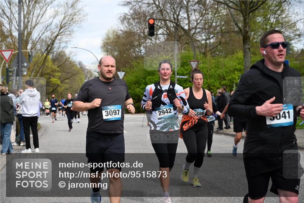 12.04.2026 - 45. Internationalen Wilhelmsburger Insellauf J. Mangold http://msf.ph/oto/9515873 12.04.2026 13:16:44 Ziel 3656, 4312, 5404, 3704, 3846, 2316, 5487, 3040, 4752, 3886, 3097, 2942, 3575, 2670, 3061, 3281, 4315, 4867, 4868, 4130, 4129, 2609, 2610, 2571, 5001, 5532, 4392 meine-sportfotos.de