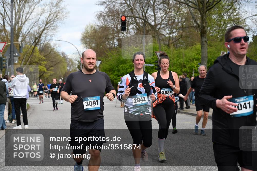12.04.2026 - 45. Internationalen Wilhelmsburger Insellauf J. Mangold http://msf.ph/oto/9515874 12.04.2026 13:16:44 Ziel 3656, 4312, 5404, 3704, 3846, 2316, 5487, 3040, 4752, 3886, 3097, 2942, 3575, 2670, 3061, 3281, 4315, 4867, 4868, 4130, 4129, 2609, 2610, 2571, 5001, 5532, 4392 meine-sportfotos.de
