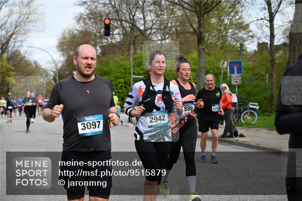 12.04.2026 - 45. Internationalen Wilhelmsburger Insellauf J. Mangold http://msf.ph/oto/9515879 12.04.2026 13:16:45 Ziel 4312, 5404, 3704, 3846, 2316, 5487, 3040, 4752, 4752, 3886, 3097, 2942, 3575, 2670, 3061, 2670, 3061, 3281, 4315, 4867, 4868, 4130, 4129, 2609, 2610, 2571, 5001, 5532, 4392, 4642 meine-sportfotos.de