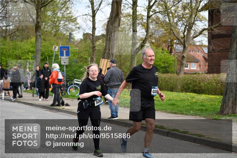 12.04.2026 - 45. Internationalen Wilhelmsburger Insellauf J. Mangold http://msf.ph/oto/9515886 12.04.2026 13:16:47 Ziel 5404, 3704, 3846, 2316, 5487, 3040, 4752, 3886, 3886, 3097, 2942, 3575, 2670, 3061, 3281, 3281, 4315, 4867, 4868, 4130, 4129, 2609, 2610, 2571, 5001, 5532, 4392, 4642 meine-sportfotos.de