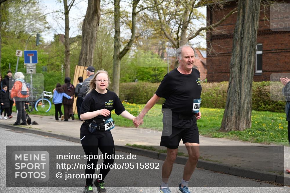 12.04.2026 - 45. Internationalen Wilhelmsburger Insellauf J. Mangold http://msf.ph/oto/9515892 12.04.2026 13:16:47 Ziel 5404, 3704, 3846, 2316, 5487, 3040, 4752, 3886, 3886, 3097, 2942, 3575, 2670, 3061, 3281, 3281, 4315, 4867, 4868, 4130, 4129, 2609, 2610, 2571, 5001, 5532, 4392, 4642 meine-sportfotos.de