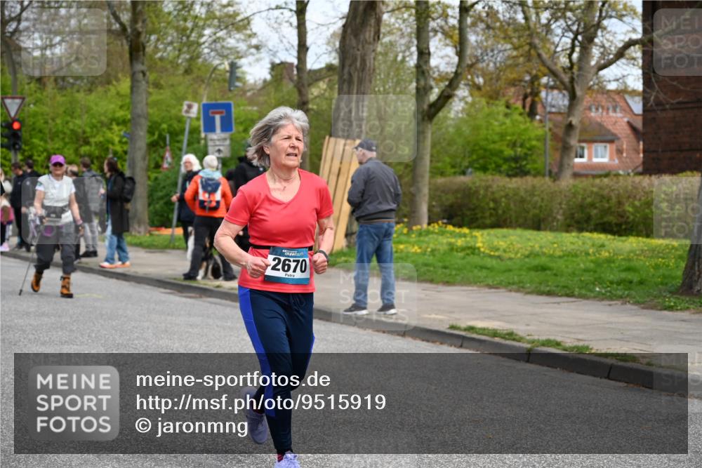 12.04.2026 - 45. Internationalen Wilhelmsburger Insellauf J. Mangold http://msf.ph/oto/9515919 12.04.2026 13:16:50 Ziel 3704, 3846, 2316, 5487, 3040, 4752, 3886, 3097, 2942, 3575, 3575, 2670, 3061, 3281, 4315, 4867, 4868, 4868, 4130, 4129, 2609, 2610, 2571, 5001, 5532, 4392, 4642, 4957, 3900 meine-sportfotos.de