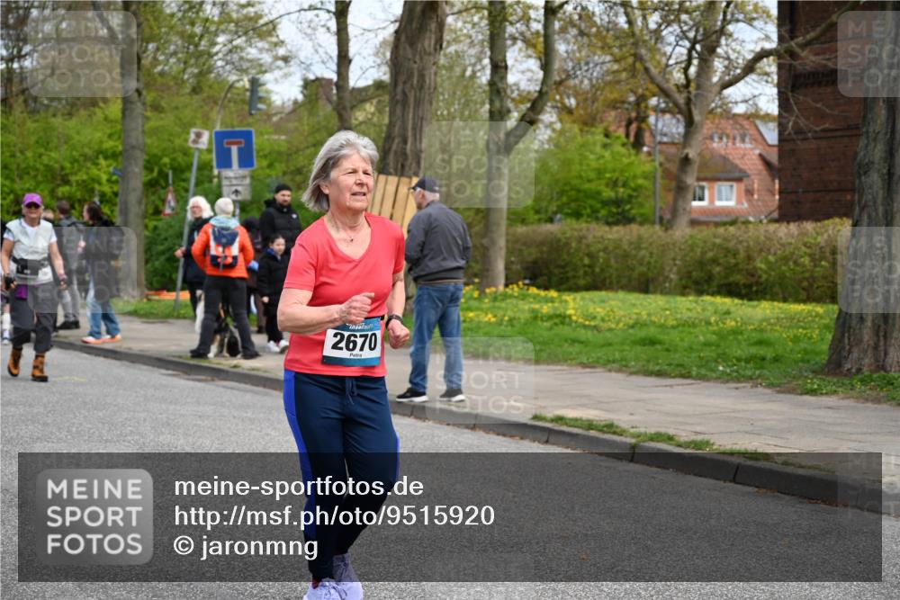 12.04.2026 - 45. Internationalen Wilhelmsburger Insellauf J. Mangold http://msf.ph/oto/9515920 12.04.2026 13:16:51 Ziel 3704, 3846, 2316, 5487, 3040, 4752, 3886, 3097, 2942, 3575, 2670, 3061, 3281, 4315, 4867, 4868, 4130, 4130, 4129, 2609, 2610, 2571, 5001, 5532, 4392, 4642, 4957, 3900, 5759 meine-sportfotos.de