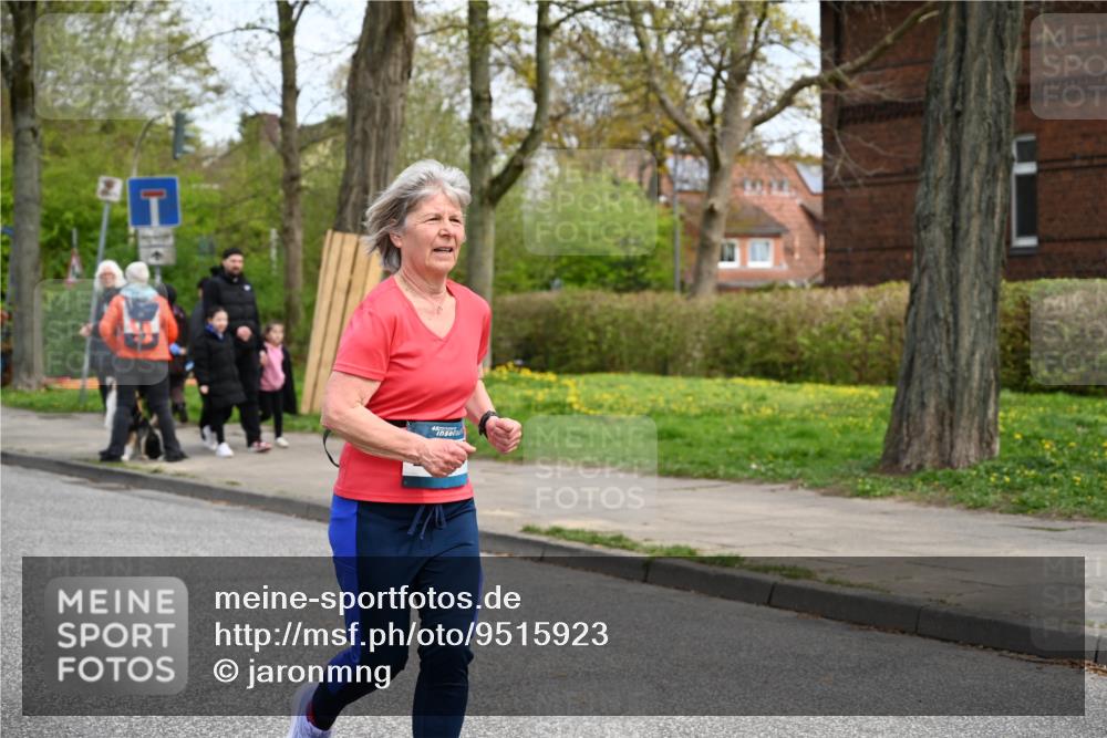 12.04.2026 - 45. Internationalen Wilhelmsburger Insellauf J. Mangold http://msf.ph/oto/9515923 12.04.2026 13:16:51 Ziel 3704, 3846, 2316, 5487, 3040, 4752, 3886, 3097, 2942, 3575, 2670, 3061, 3281, 4315, 4867, 4868, 4130, 4130, 4129, 2609, 2610, 2571, 5001, 5532, 4392, 4642, 4957, 3900, 5759 meine-sportfotos.de