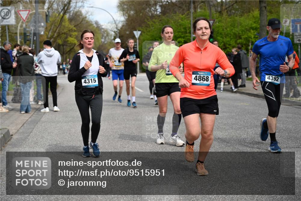12.04.2026 - 45. Internationalen Wilhelmsburger Insellauf J. Mangold http://msf.ph/oto/9515951 12.04.2026 13:17:01 Ziel 5487, 3040, 4752, 3886, 3097, 2942, 3575, 2670, 3061, 3281, 4315, 4867, 4867, 4868, 4130, 4129, 2609, 2610, 2571, 5001, 5532, 4392, 4642, 4957, 3900, 3900, 5759, 2030, 3199, 3453, 3455, 4194, 5717, 4804 meine-sportfotos.de