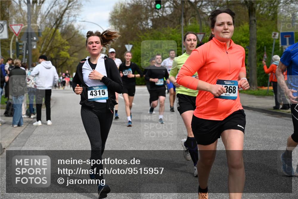 12.04.2026 - 45. Internationalen Wilhelmsburger Insellauf J. Mangold http://msf.ph/oto/9515957 12.04.2026 13:17:01 Ziel 5487, 3040, 4752, 3886, 3097, 2942, 3575, 2670, 3061, 3281, 4315, 4867, 4867, 4868, 4130, 4129, 2609, 2610, 2571, 5001, 5532, 4392, 4642, 4957, 3900, 3900, 5759, 2030, 3199, 3453, 3455, 4194, 5717, 4804 meine-sportfotos.de