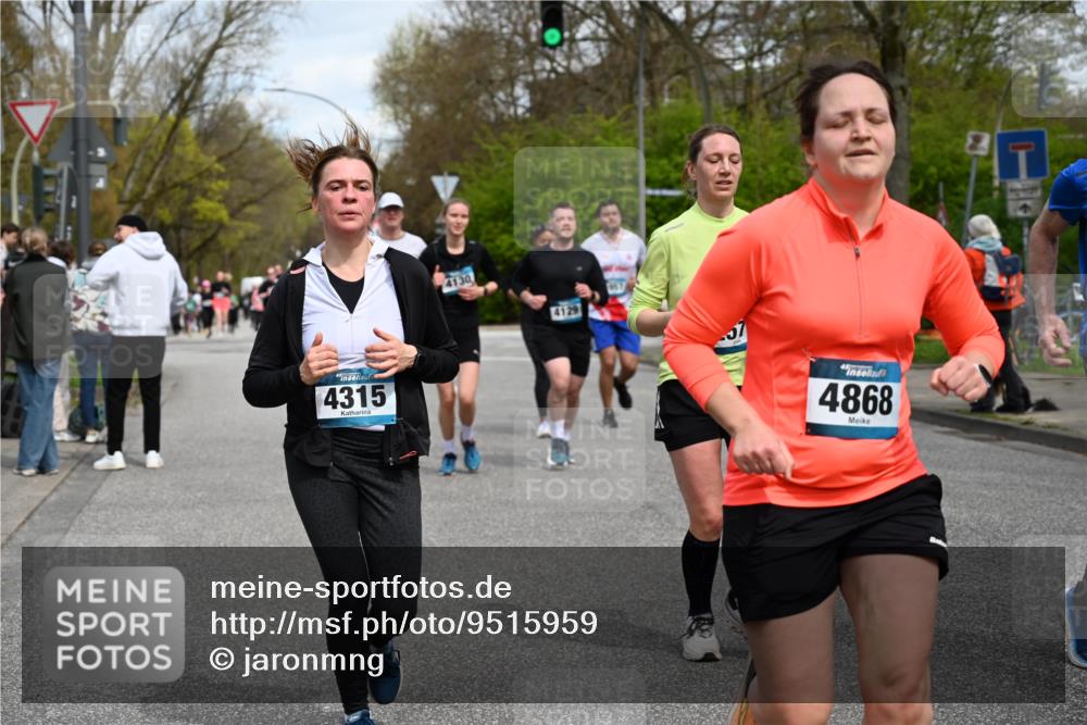 12.04.2026 - 45. Internationalen Wilhelmsburger Insellauf J. Mangold http://msf.ph/oto/9515959 12.04.2026 13:17:02 Ziel 5487, 3040, 4752, 3886, 3097, 2942, 3575, 2670, 3061, 3281, 4315, 4867, 4868, 4868, 4130, 4129, 2609, 2610, 2571, 5001, 5532, 4392, 4642, 4957, 3900, 5759, 2030, 3199, 3453, 3455, 4194, 5717, 4804, 3604 meine-sportfotos.de