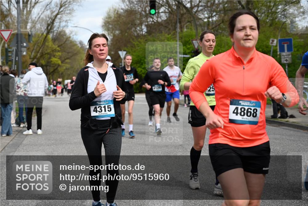 12.04.2026 - 45. Internationalen Wilhelmsburger Insellauf J. Mangold http://msf.ph/oto/9515960 12.04.2026 13:17:02 Ziel 5487, 3040, 4752, 3886, 3097, 2942, 3575, 2670, 3061, 3281, 4315, 4867, 4868, 4868, 4130, 4129, 2609, 2610, 2571, 5001, 5532, 4392, 4642, 4957, 3900, 5759, 2030, 3199, 3453, 3455, 4194, 5717, 4804, 3604 meine-sportfotos.de