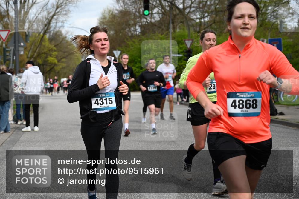 12.04.2026 - 45. Internationalen Wilhelmsburger Insellauf J. Mangold http://msf.ph/oto/9515961 12.04.2026 13:17:02 Ziel 5487, 3040, 4752, 3886, 3097, 2942, 3575, 2670, 3061, 3281, 4315, 4867, 4868, 4868, 4130, 4129, 2609, 2610, 2571, 5001, 5532, 4392, 4642, 4957, 3900, 5759, 2030, 3199, 3453, 3455, 4194, 5717, 4804, 3604 meine-sportfotos.de