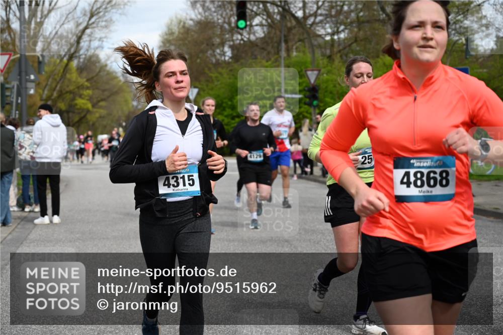 12.04.2026 - 45. Internationalen Wilhelmsburger Insellauf J. Mangold http://msf.ph/oto/9515962 12.04.2026 13:17:02 Ziel 5487, 3040, 4752, 3886, 3097, 2942, 3575, 2670, 3061, 3281, 4315, 4867, 4868, 4868, 4130, 4129, 2609, 2610, 2571, 5001, 5532, 4392, 4642, 4957, 3900, 5759, 2030, 3199, 3453, 3455, 4194, 5717, 4804, 3604 meine-sportfotos.de