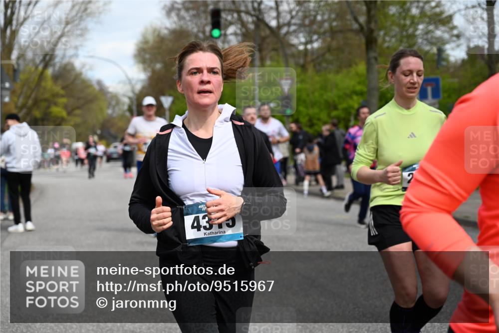 12.04.2026 - 45. Internationalen Wilhelmsburger Insellauf J. Mangold http://msf.ph/oto/9515967 12.04.2026 13:17:02 Ziel 5487, 3040, 4752, 3886, 3097, 2942, 3575, 2670, 3061, 3281, 4315, 4867, 4868, 4868, 4130, 4129, 2609, 2610, 2571, 5001, 5532, 4392, 4642, 4957, 3900, 5759, 2030, 3199, 3453, 3455, 4194, 5717, 4804, 3604 meine-sportfotos.de