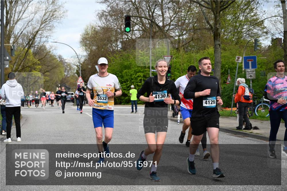 12.04.2026 - 45. Internationalen Wilhelmsburger Insellauf J. Mangold http://msf.ph/oto/9515971 12.04.2026 13:17:03 Ziel 5487, 3040, 4752, 3886, 3097, 2942, 3575, 2670, 3061, 3281, 4315, 4867, 4868, 4130, 4130, 4129, 2609, 2610, 2571, 5001, 5532, 4392, 4642, 4957, 3900, 5759, 5759, 2030, 3199, 3453, 3455, 4194, 5717, 4804, 3604 meine-sportfotos.de