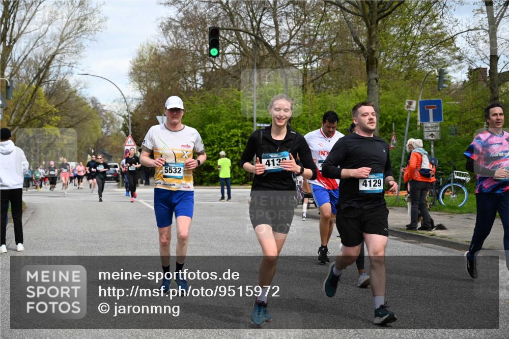 12.04.2026 - 45. Internationalen Wilhelmsburger Insellauf J. Mangold http://msf.ph/oto/9515972 12.04.2026 13:17:03 Ziel 5487, 3040, 4752, 3886, 3097, 2942, 3575, 2670, 3061, 3281, 4315, 4867, 4868, 4130, 4130, 4129, 2609, 2610, 2571, 5001, 5532, 4392, 4642, 4957, 3900, 5759, 5759, 2030, 3199, 3453, 3455, 4194, 5717, 4804, 3604 meine-sportfotos.de