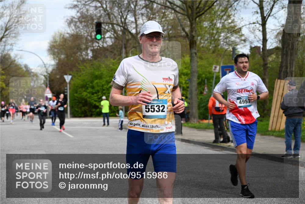 12.04.2026 - 45. Internationalen Wilhelmsburger Insellauf J. Mangold http://msf.ph/oto/9515986 12.04.2026 13:17:05 Ziel 5487, 3040, 4752, 3886, 3097, 2942, 3575, 2670, 3061, 3281, 4315, 4867, 4868, 4130, 4129, 2609, 2610, 2571, 2571, 5001, 5532, 4392, 4642, 4957, 3900, 5759, 2030, 3199, 3453, 3455, 4194, 5717, 4804, 3604, 2125 meine-sportfotos.de