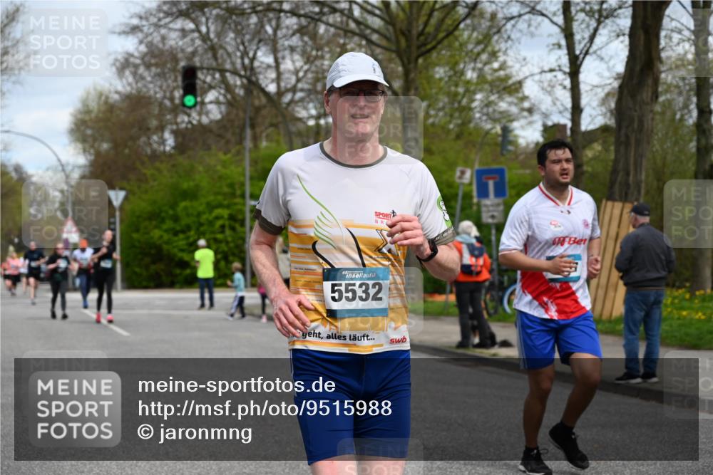 12.04.2026 - 45. Internationalen Wilhelmsburger Insellauf J. Mangold http://msf.ph/oto/9515988 12.04.2026 13:17:05 Ziel 5487, 3040, 4752, 3886, 3097, 2942, 3575, 2670, 3061, 3281, 4315, 4867, 4868, 4130, 4129, 2609, 2610, 2571, 2571, 5001, 5532, 4392, 4642, 4957, 3900, 5759, 2030, 3199, 3453, 3455, 4194, 5717, 4804, 3604, 2125 meine-sportfotos.de