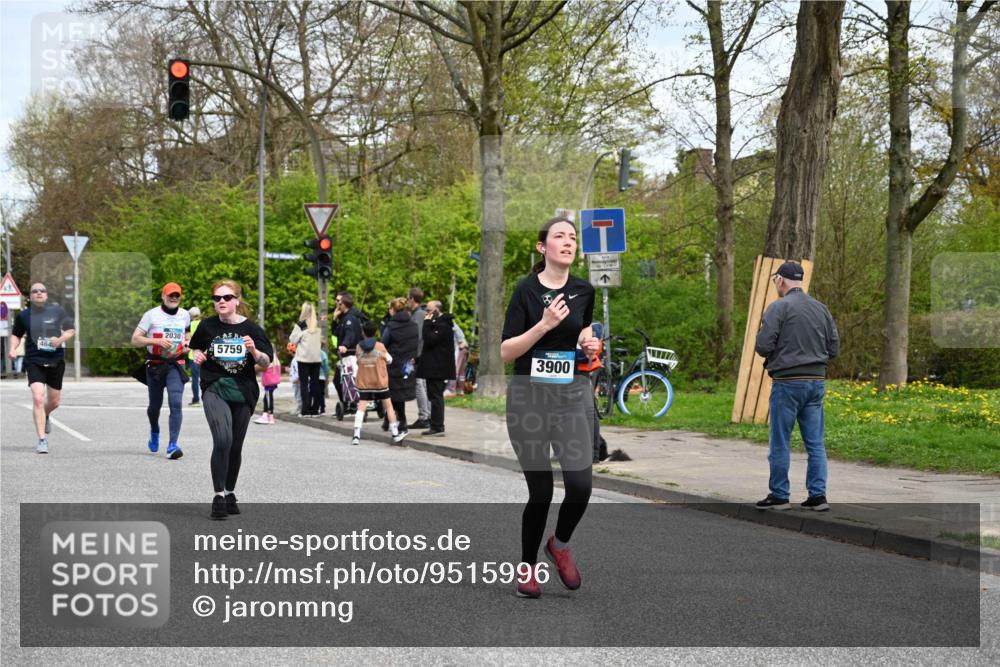 12.04.2026 - 45. Internationalen Wilhelmsburger Insellauf J. Mangold http://msf.ph/oto/9515996 12.04.2026 13:17:11 Ziel 3886, 3097, 2942, 3575, 2670, 3061, 3281, 4315, 4867, 4868, 4130, 4129, 2609, 2610, 2571, 5001, 5532, 4392, 4642, 4957, 3900, 5759, 2030, 3199, 3453, 3455, 4194, 4194, 5717, 4804, 3604, 2125, 2520, 5204, 3272, 4690, 3252, 4697 meine-sportfotos.de