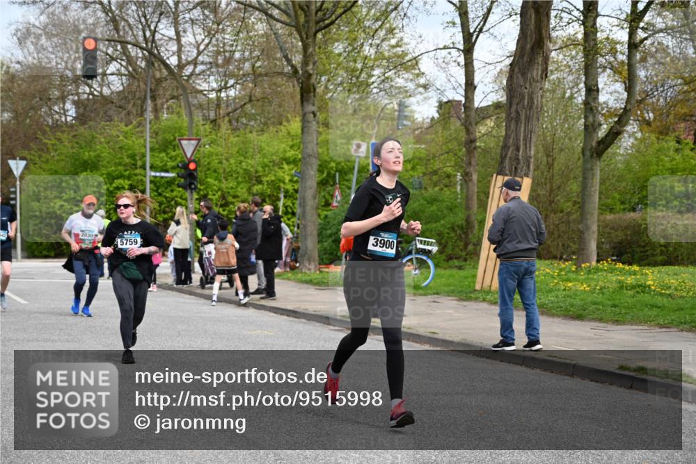 12.04.2026 - 45. Internationalen Wilhelmsburger Insellauf J. Mangold http://msf.ph/oto/9515998 12.04.2026 13:17:11 Ziel 3886, 3097, 2942, 3575, 2670, 3061, 3281, 4315, 4867, 4868, 4130, 4129, 2609, 2610, 2571, 5001, 5532, 4392, 4642, 4957, 3900, 5759, 2030, 3199, 3453, 3455, 4194, 4194, 5717, 4804, 3604, 2125, 2520, 5204, 3272, 4690, 3252, 4697 meine-sportfotos.de