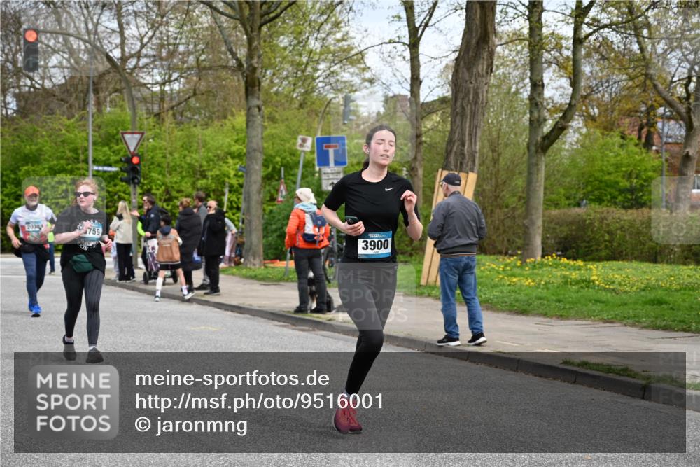 12.04.2026 - 45. Internationalen Wilhelmsburger Insellauf J. Mangold http://msf.ph/oto/9516001 12.04.2026 13:17:12 Ziel 3886, 3097, 2942, 3575, 2670, 3061, 3281, 4315, 4867, 4868, 4130, 4129, 2609, 2610, 2571, 5001, 5532, 4392, 4642, 4957, 4957, 3900, 5759, 2030, 3199, 3453, 3455, 4194, 5717, 5717, 4804, 3604, 2125, 2520, 5204, 3272, 4690, 3252, 4697 meine-sportfotos.de