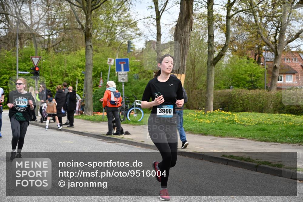 12.04.2026 - 45. Internationalen Wilhelmsburger Insellauf J. Mangold http://msf.ph/oto/9516004 12.04.2026 13:17:12 Ziel 3886, 3097, 2942, 3575, 2670, 3061, 3281, 4315, 4867, 4868, 4130, 4129, 2609, 2610, 2571, 5001, 5532, 4392, 4642, 4957, 4957, 3900, 5759, 2030, 3199, 3453, 3455, 4194, 5717, 5717, 4804, 3604, 2125, 2520, 5204, 3272, 4690, 3252, 4697 meine-sportfotos.de