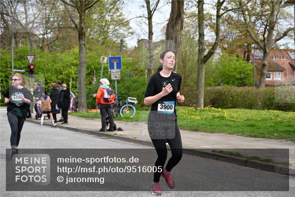 12.04.2026 - 45. Internationalen Wilhelmsburger Insellauf J. Mangold http://msf.ph/oto/9516005 12.04.2026 13:17:12 Ziel 3886, 3097, 2942, 3575, 2670, 3061, 3281, 4315, 4867, 4868, 4130, 4129, 2609, 2610, 2571, 5001, 5532, 4392, 4642, 4957, 4957, 3900, 5759, 2030, 3199, 3453, 3455, 4194, 5717, 5717, 4804, 3604, 2125, 2520, 5204, 3272, 4690, 3252, 4697 meine-sportfotos.de