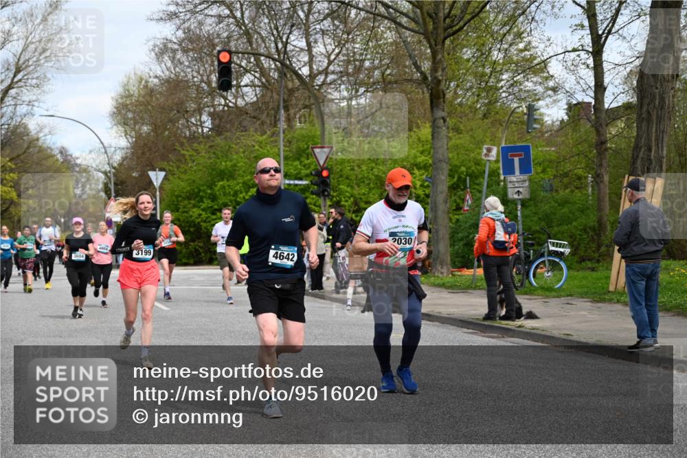 12.04.2026 - 45. Internationalen Wilhelmsburger Insellauf J. Mangold http://msf.ph/oto/9516020 12.04.2026 13:17:15 Ziel 3575, 2670, 3061, 3281, 4315, 4867, 4868, 4130, 4129, 2609, 2610, 2571, 5001, 5532, 4392, 4642, 4957, 3900, 5759, 5759, 2030, 3199, 3453, 3455, 4194, 5717, 4804, 3604, 2125, 2520, 5204, 3272, 4690, 3252, 4697, 2903, 4104 meine-sportfotos.de
