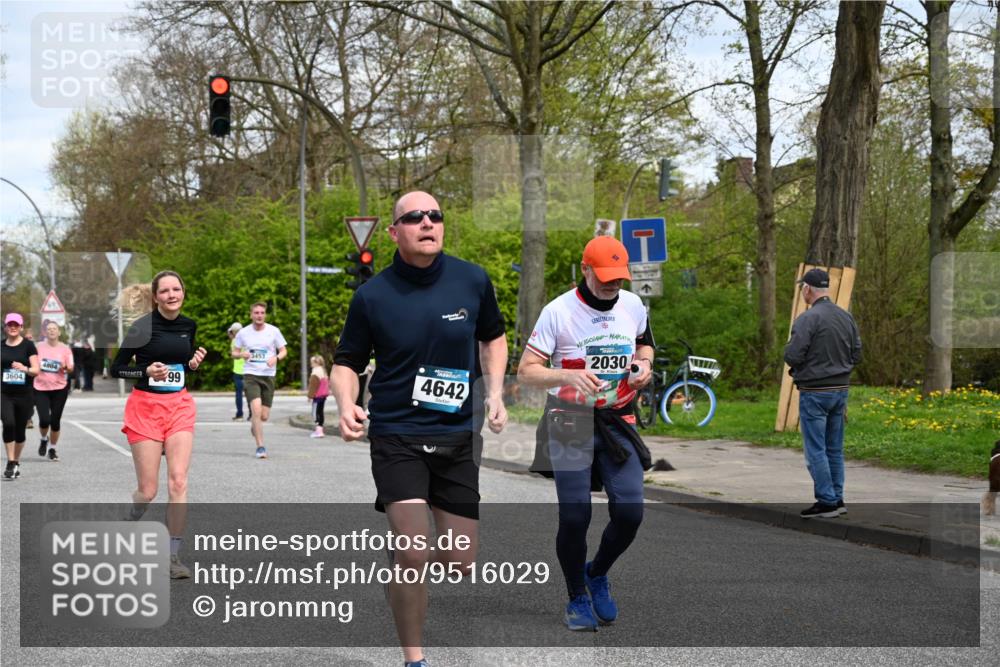 12.04.2026 - 45. Internationalen Wilhelmsburger Insellauf J. Mangold http://msf.ph/oto/9516029 12.04.2026 13:17:16 Ziel 2670, 3061, 3281, 4315, 4867, 4868, 4130, 4129, 2609, 2610, 2571, 5001, 5532, 4392, 4642, 4957, 3900, 5759, 2030, 3199, 3453, 3455, 4194, 5717, 4804, 3604, 2125, 2125, 2520, 5204, 3272, 4690, 3252, 4697, 2903, 4104, 5465, 4998 meine-sportfotos.de