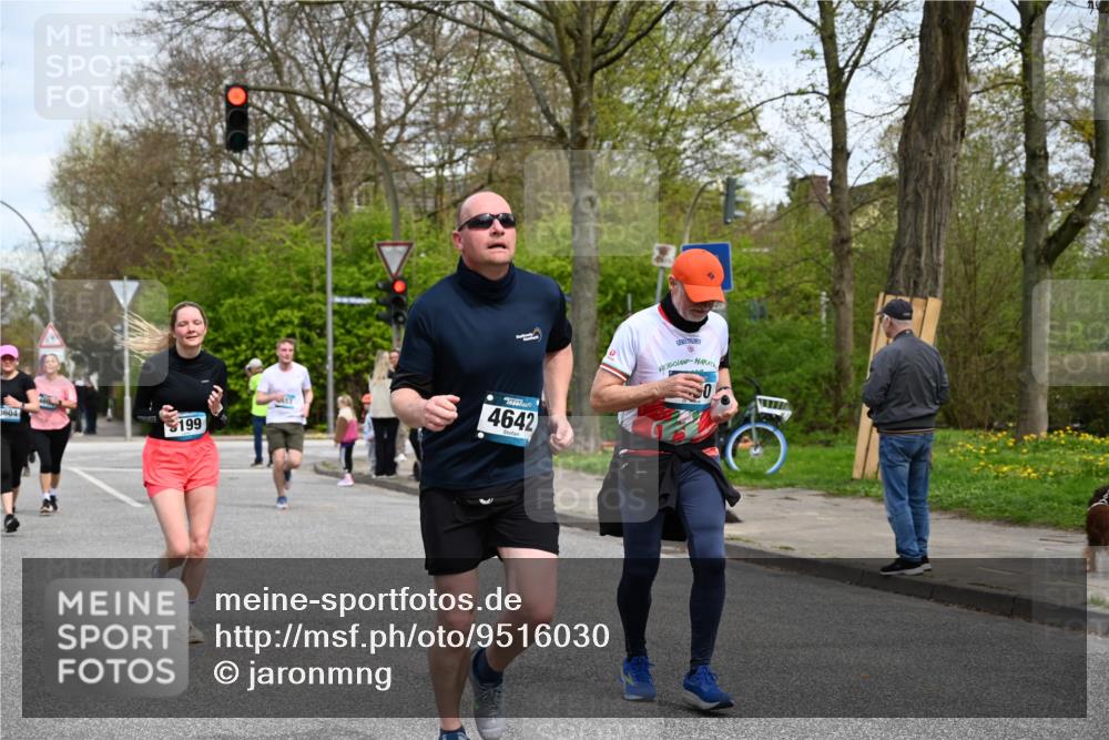 12.04.2026 - 45. Internationalen Wilhelmsburger Insellauf J. Mangold http://msf.ph/oto/9516030 12.04.2026 13:17:16 Ziel 2670, 3061, 3281, 4315, 4867, 4868, 4130, 4129, 2609, 2610, 2571, 5001, 5532, 4392, 4642, 4957, 3900, 5759, 2030, 3199, 3453, 3455, 4194, 5717, 4804, 3604, 2125, 2125, 2520, 5204, 3272, 4690, 3252, 4697, 2903, 4104, 5465, 4998 meine-sportfotos.de