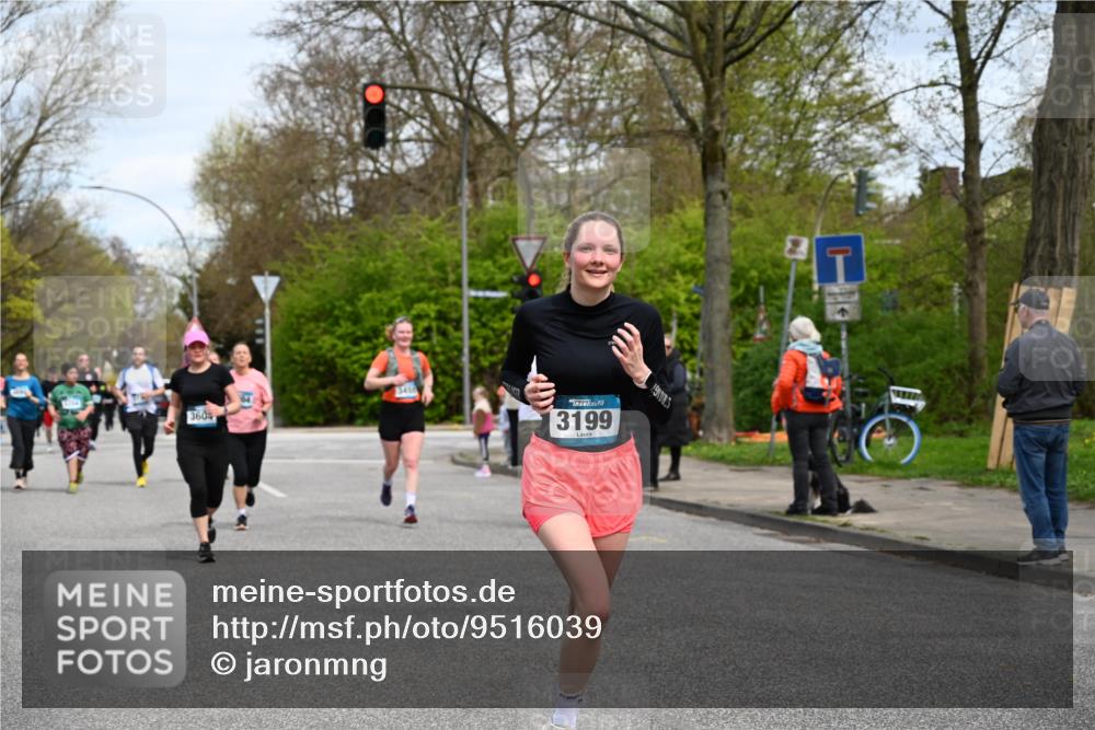 12.04.2026 - 45. Internationalen Wilhelmsburger Insellauf J. Mangold http://msf.ph/oto/9516039 12.04.2026 13:17:17 Ziel 2670, 3061, 3281, 4315, 4867, 4868, 4130, 4129, 2609, 2610, 2571, 5001, 5532, 4392, 4642, 4957, 3900, 5759, 2030, 3199, 3453, 3455, 4194, 5717, 4804, 3604, 2125, 2520, 5204, 3272, 4690, 3252, 4697, 2903, 4104, 5465, 4998 meine-sportfotos.de