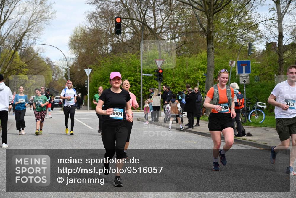 12.04.2026 - 45. Internationalen Wilhelmsburger Insellauf J. Mangold http://msf.ph/oto/9516057 12.04.2026 13:17:20 Ziel 2670, 3061, 3281, 4315, 4867, 4868, 4130, 4129, 2609, 2610, 2571, 5001, 5532, 4392, 4642, 4957, 3900, 5759, 2030, 3199, 3453, 3455, 4194, 5717, 4804, 3604, 2125, 2520, 2520, 5204, 3272, 4690, 3252, 4697, 2903, 4104, 5465, 4998, 5332 meine-sportfotos.de