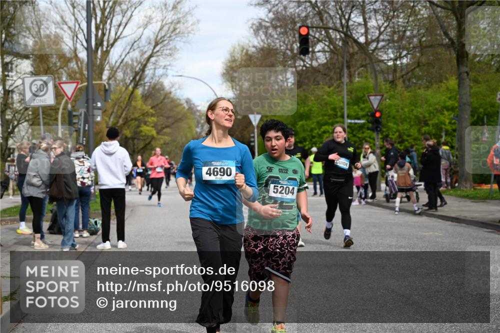 12.04.2026 - 45. Internationalen Wilhelmsburger Insellauf J. Mangold http://msf.ph/oto/9516098 12.04.2026 13:17:25 Ziel 4315, 4867, 4868, 4130, 4129, 2609, 2610, 2571, 5001, 5532, 4392, 4642, 4957, 3900, 5759, 2030, 3199, 3453, 3455, 4194, 5717, 4804, 4804, 3604, 2125, 2520, 5204, 3272, 4690, 3252, 4697, 2903, 2903, 4104, 5465, 4998, 5332, 4203, 4202, 5836, 2759 meine-sportfotos.de