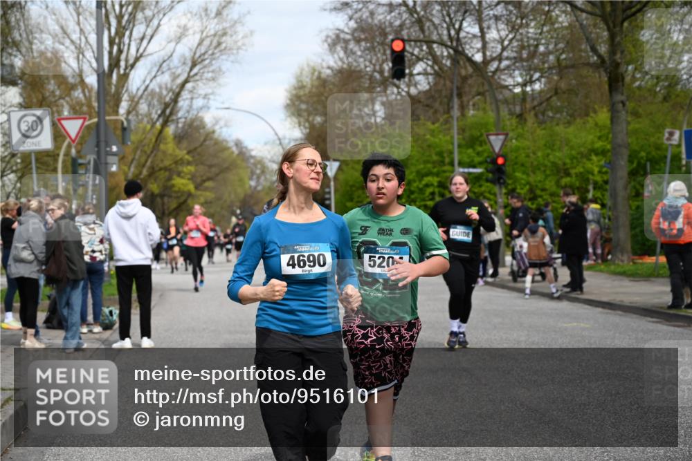 12.04.2026 - 45. Internationalen Wilhelmsburger Insellauf J. Mangold http://msf.ph/oto/9516101 12.04.2026 13:17:26 Ziel 4867, 4868, 4130, 4129, 2609, 2610, 2571, 5001, 5532, 4392, 4642, 4957, 3900, 5759, 2030, 3199, 3453, 3455, 4194, 5717, 4804, 3604, 3604, 2125, 2520, 5204, 3272, 4690, 3252, 4697, 2903, 4104, 5465, 4998, 5332, 4203, 4202, 5836, 2759, 4487 meine-sportfotos.de