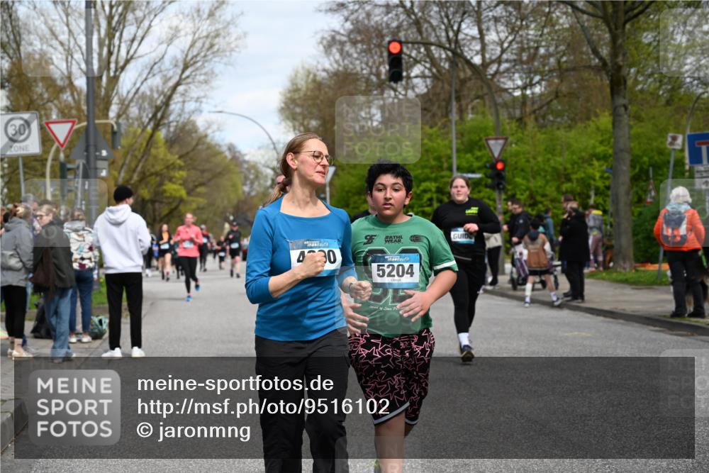 12.04.2026 - 45. Internationalen Wilhelmsburger Insellauf J. Mangold http://msf.ph/oto/9516102 12.04.2026 13:17:26 Ziel 4867, 4868, 4130, 4129, 2609, 2610, 2571, 5001, 5532, 4392, 4642, 4957, 3900, 5759, 2030, 3199, 3453, 3455, 4194, 5717, 4804, 3604, 3604, 2125, 2520, 5204, 3272, 4690, 3252, 4697, 2903, 4104, 5465, 4998, 5332, 4203, 4202, 5836, 2759, 4487 meine-sportfotos.de