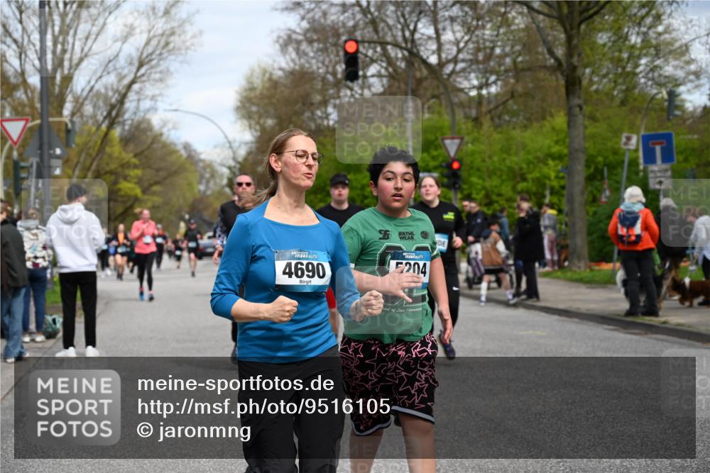 12.04.2026 - 45. Internationalen Wilhelmsburger Insellauf J. Mangold http://msf.ph/oto/9516105 12.04.2026 13:17:26 Ziel 4867, 4868, 4130, 4129, 2609, 2610, 2571, 5001, 5532, 4392, 4642, 4957, 3900, 5759, 2030, 3199, 3453, 3455, 4194, 5717, 4804, 3604, 3604, 2125, 2520, 5204, 3272, 4690, 3252, 4697, 2903, 4104, 5465, 4998, 5332, 4203, 4202, 5836, 2759, 4487 meine-sportfotos.de