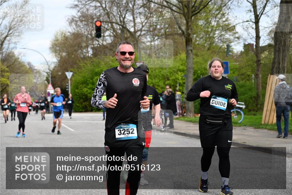 12.04.2026 - 45. Internationalen Wilhelmsburger Insellauf J. Mangold http://msf.ph/oto/9516123 12.04.2026 13:17:28 Ziel 4130, 4129, 2609, 2610, 2571, 5001, 5532, 4392, 4642, 4957, 3900, 5759, 2030, 3199, 3453, 3455, 4194, 5717, 4804, 3604, 2125, 2125, 2520, 5204, 3272, 4690, 3252, 4697, 2903, 4104, 5465, 4998, 5465, 4998, 5332, 4203, 4202, 5836, 2759, 4487, 2833 meine-sportfotos.de