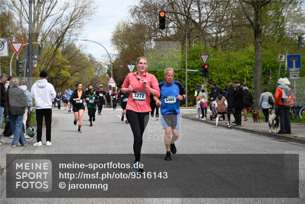 12.04.2026 - 45. Internationalen Wilhelmsburger Insellauf J. Mangold http://msf.ph/oto/9516143 12.04.2026 13:17:32 Ziel 5532, 4392, 4642, 4957, 3900, 5759, 2030, 3199, 3453, 3455, 4194, 5717, 4804, 3604, 2125, 2520, 2520, 5204, 3272, 4690, 3252, 4697, 2903, 4104, 5465, 4998, 5332, 4203, 4202, 5836, 2759, 4487, 2833, 3879 meine-sportfotos.de