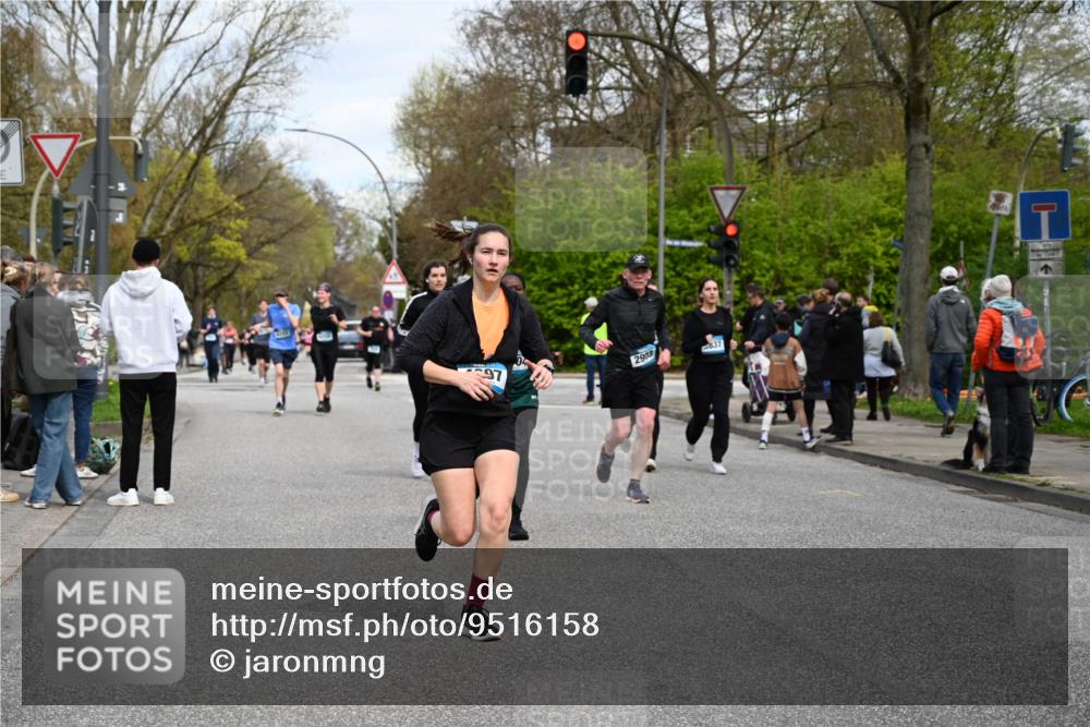 12.04.2026 - 45. Internationalen Wilhelmsburger Insellauf J. Mangold http://msf.ph/oto/9516158 12.04.2026 13:17:36 Ziel 4957, 3900, 5759, 2030, 3199, 3453, 3455, 4194, 5717, 4804, 3604, 2125, 2520, 5204, 3272, 4690, 3252, 4697, 2903, 4104, 5465, 4998, 5332, 4203, 4202, 5836, 2759, 4487, 2833, 3879, 3630, 5714, 4213 meine-sportfotos.de